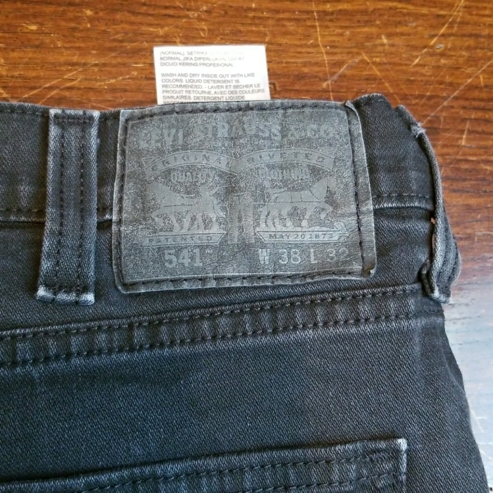 Levis